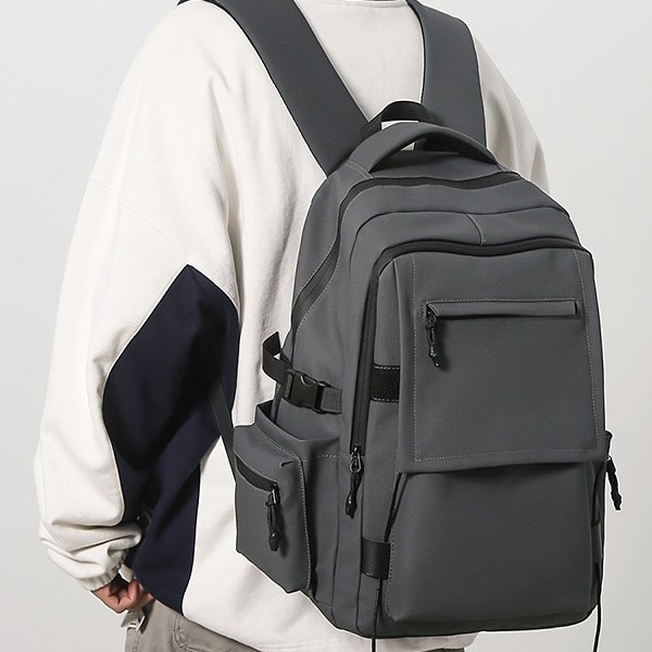 New men's backpack for casual commuting, large-capacity computer bag, fashionable and simple schoolbag for teenagers and students full figure