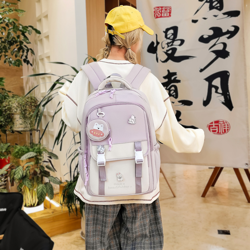 New breathable, load-reducing and spine-protecting large-capacity lightweight schoolbag for grades three to six, a versatile backpack for niche commuting full figure