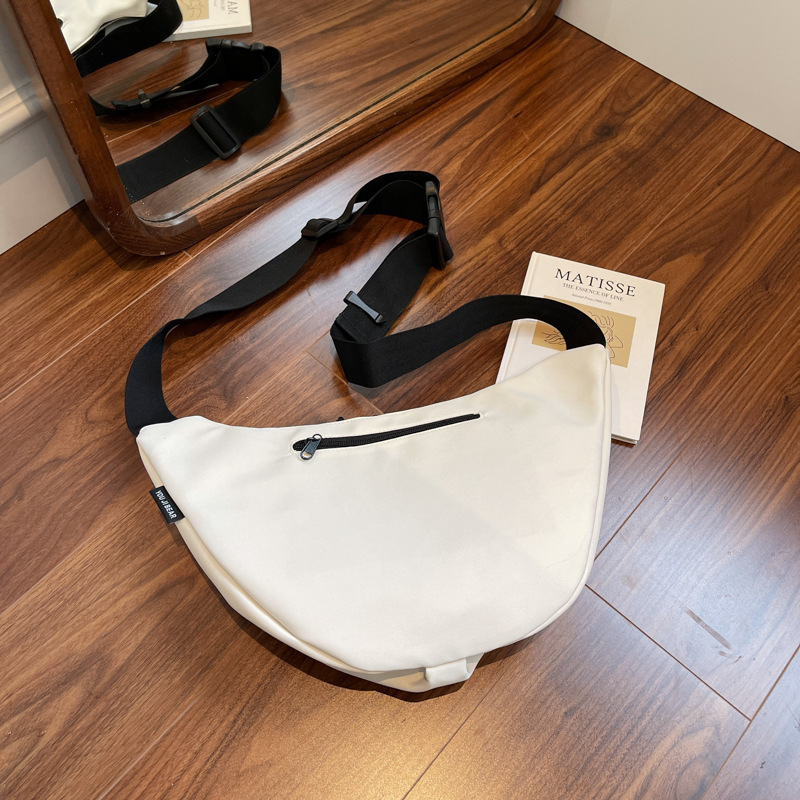A new Korean-style, high-appeal, Instagram-style dumpling bag for both men and women, casual, simple, lightweight, fashionable and versatile crossbody bag for commuting Specification drawing