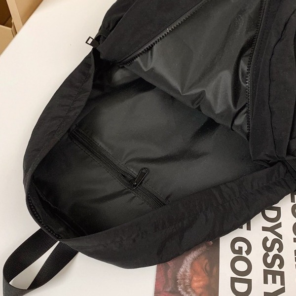 A new and niche backpack that is fashionable and versatile for women, a large-capacity backpack for college students, and a Korean-style casual and lightweight travel bag Application Scenario