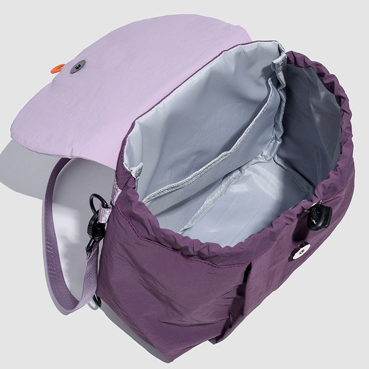 2025 New color-blocking outdoor waterproof commuting backpack, stylish large-capacity backpack, versatile casual bucket bag Application Scenario