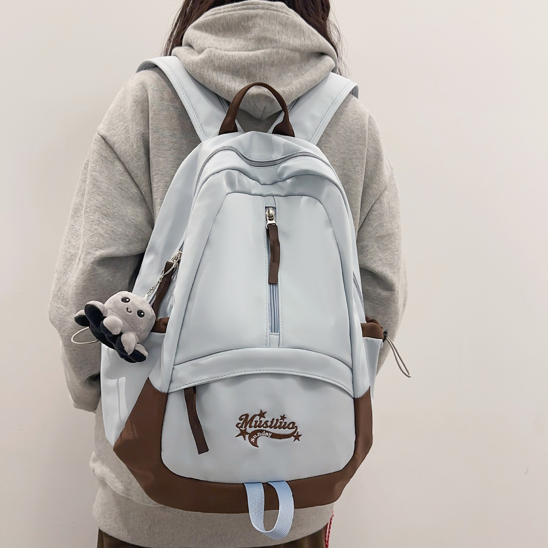 High-appearance-level schoolbag girls 2024 new large-capacity middle school student backpack, retro college style girl backpack full figure