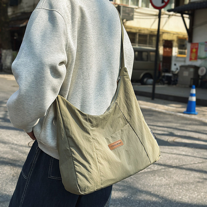 Lightweight crossbody bag for women, super light, large capacity, waterproof Oxford fabric couple style, fashionable and versatile, casual Korean-style tote bag details Picture