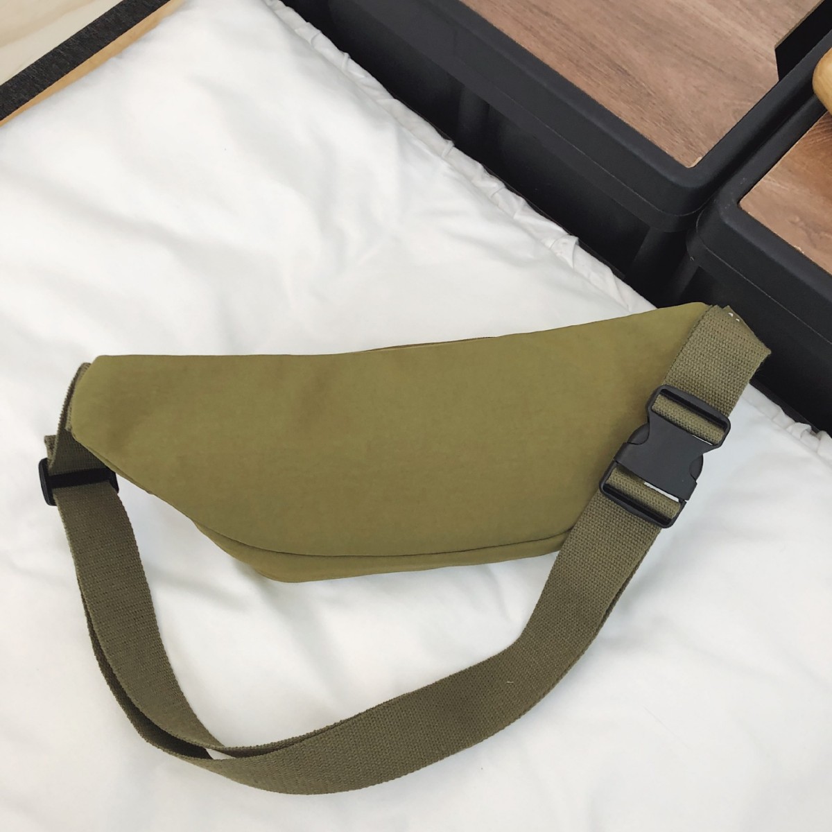 Lightweight solid-color durable sports chest bag, casual and trendy crossbody bag, Japanese-style simple candy-colored single-shoulder bag Specification drawing
