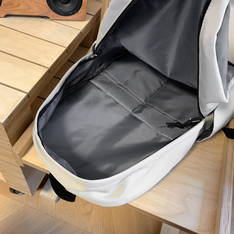 New foreign trade schoolbag for men, European and American retro workwear style couple casual backpacks, dirt-resistant backpacks for primary and secondary school students Application Scenario