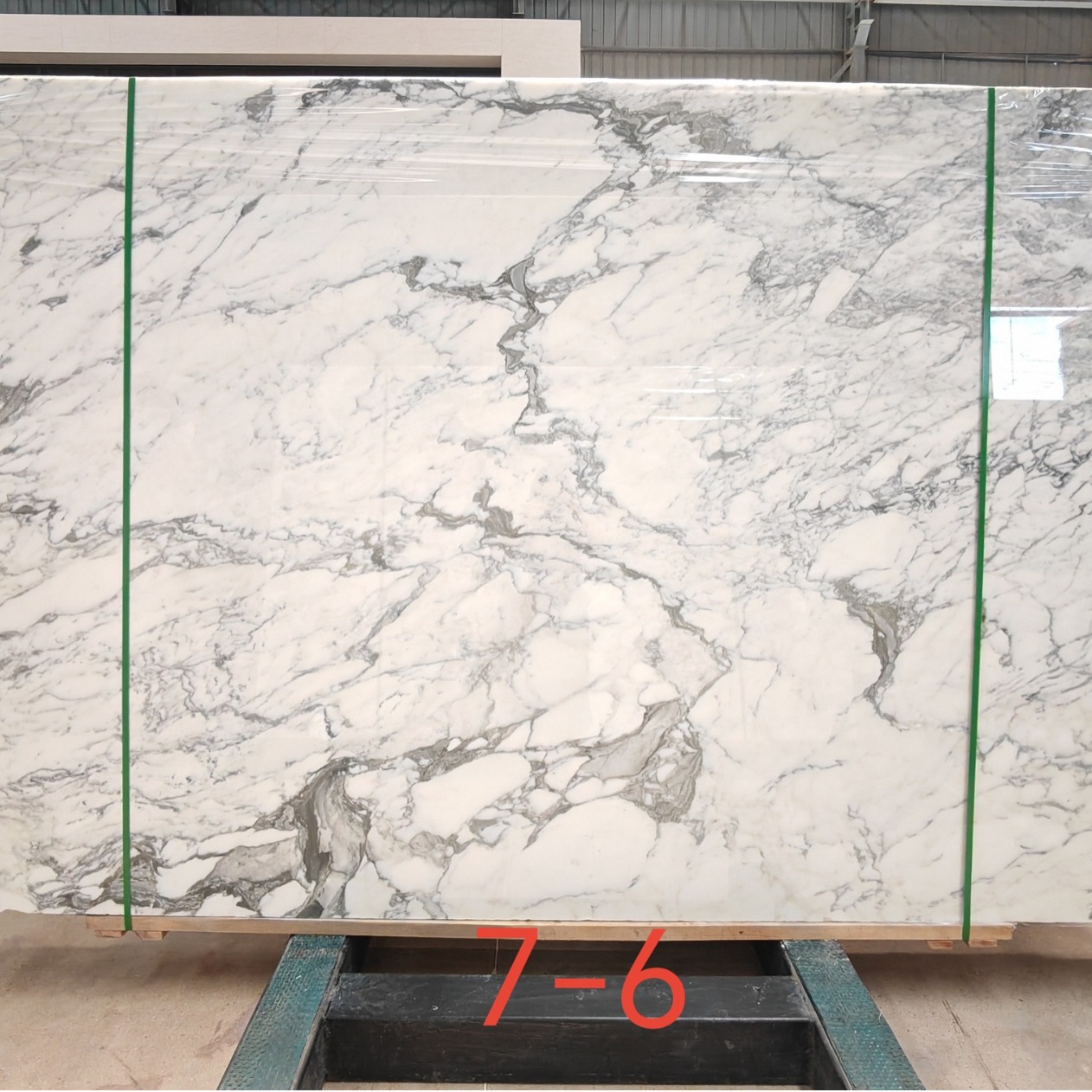 Large white natural marble tabletop, coffee table surface, marble countertop panel, villa background wall, exterior stone full figure