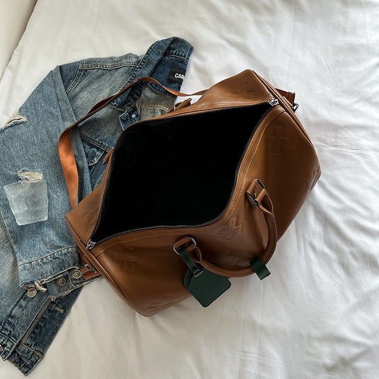 Korean version PU hand-held travel bag, large-capacity foreign trade style casual single-shoulder bag, versatile commuting, sports and fitness backpack for men Application Scenario