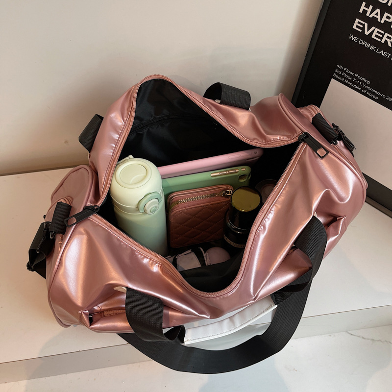Large-capacity hand-held travel bag for women, 2025 new Korean version, casual, simple, lightweight, fashionable and versatile crossbody bag for commuting Application Scenario
