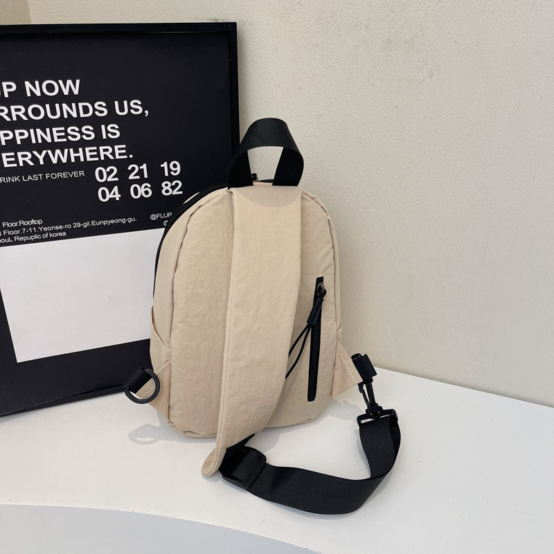 Crossbody bag, a fashionable and versatile small backpack for women's sports and casual wear, a chest bag, a lightweight and large-capacity single-shoulder bag for men to carry around when going out Specification drawing