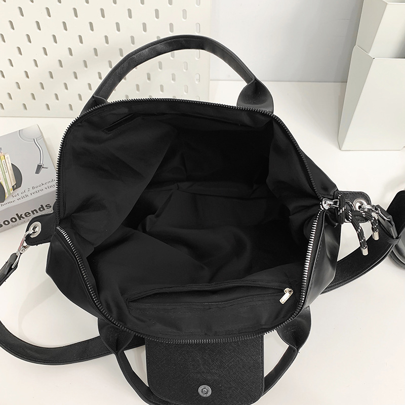New large-capacity single-shoulder versatile tote bag, high-end quality handbag, men's autumn and winter new laid-back style crossbody bag Application Scenario