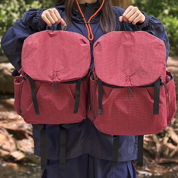New mountain-themed ins high-appearation-level fresh solid color backpack for couples, lightweight travel and mountain climbing backpack with large capacity full figure