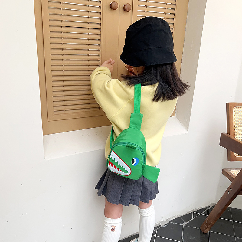 Cute cartoon shark children's single-shoulder bag, boys' fashionable and stylish crossbody accessory small chest bag details Picture