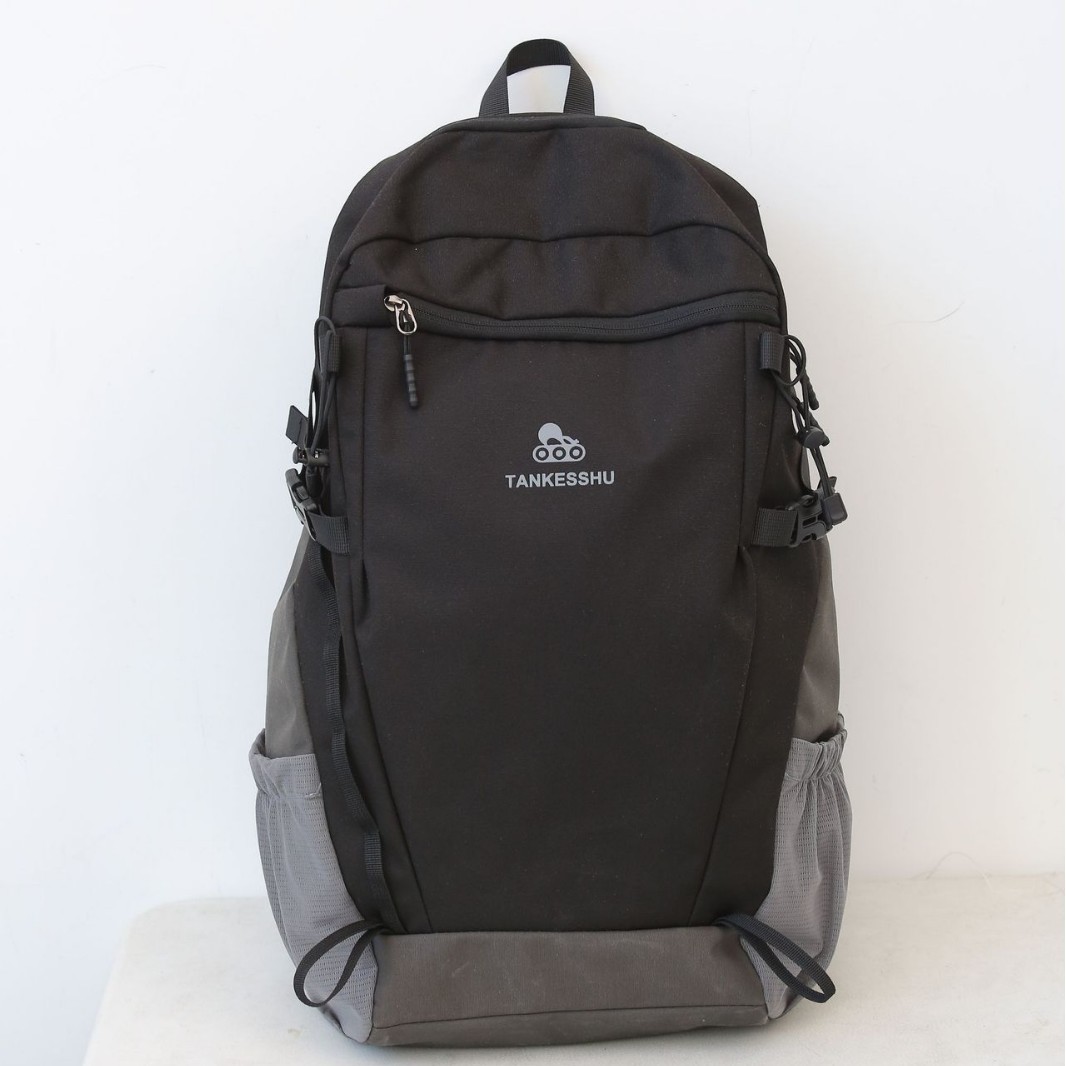 A new trendy travel, outdoor and mountaineering backpack for couples, a versatile schoolbag with large capacity, high appearance level and simple single-shoulder design Item Picture