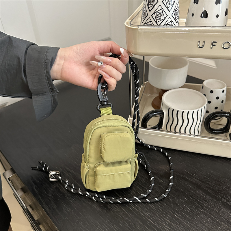 The 2025 new stylish, casual, versatile travel and sports solid color nylon hand-carry and crossbody simple phone bag will charm you full figure