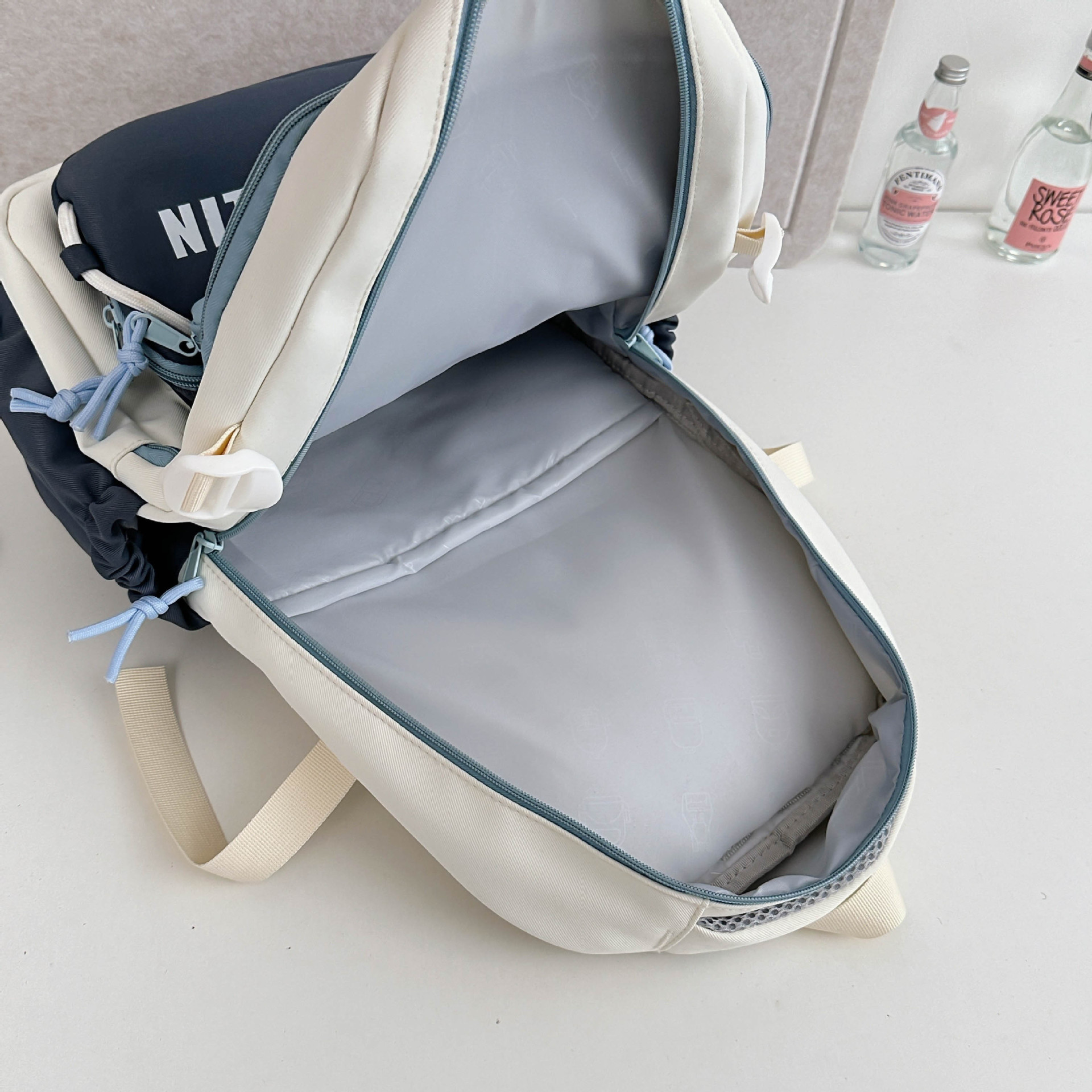 American retro color-blocking schoolbag for girls, Korean Instagram school style, multi-layered lightweight backpack for junior and senior high school students, and for boys Application Scenario