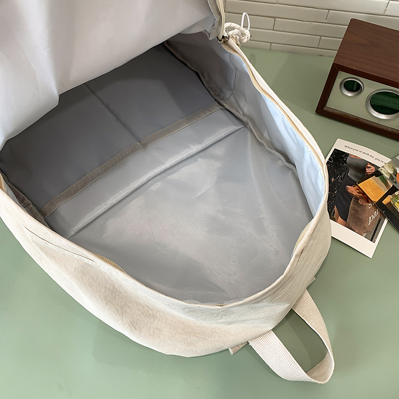 Solid-color high-end backpack for women, simple and elegant college student schoolbag, lightweight high school student, large-capacity couple travel backpack Application Scenario