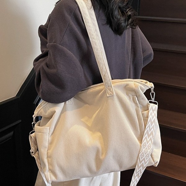2025 Niche retro, simple and high-end single-shoulder bag, daily fashion, versatile commuting handbag, casual tote bag details Picture