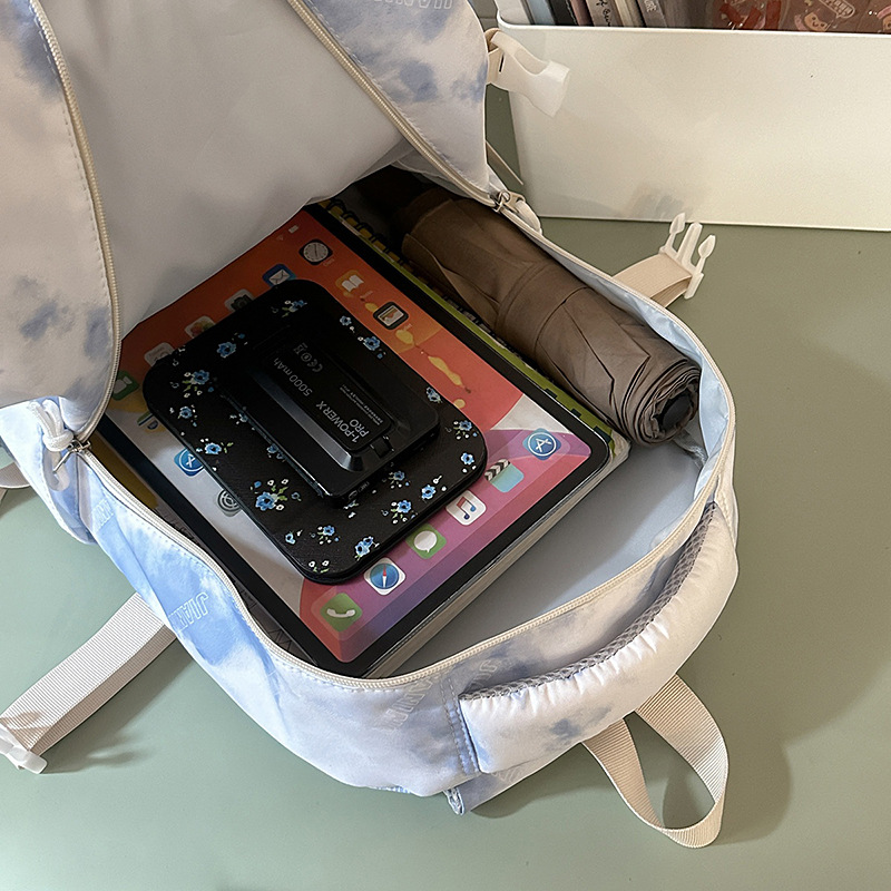 A new high-appeartion-level Japanese ins personalized graffiti tie-dyed backpack, a lightweight and large-capacity backpack for junior and senior high school students Application Scenario