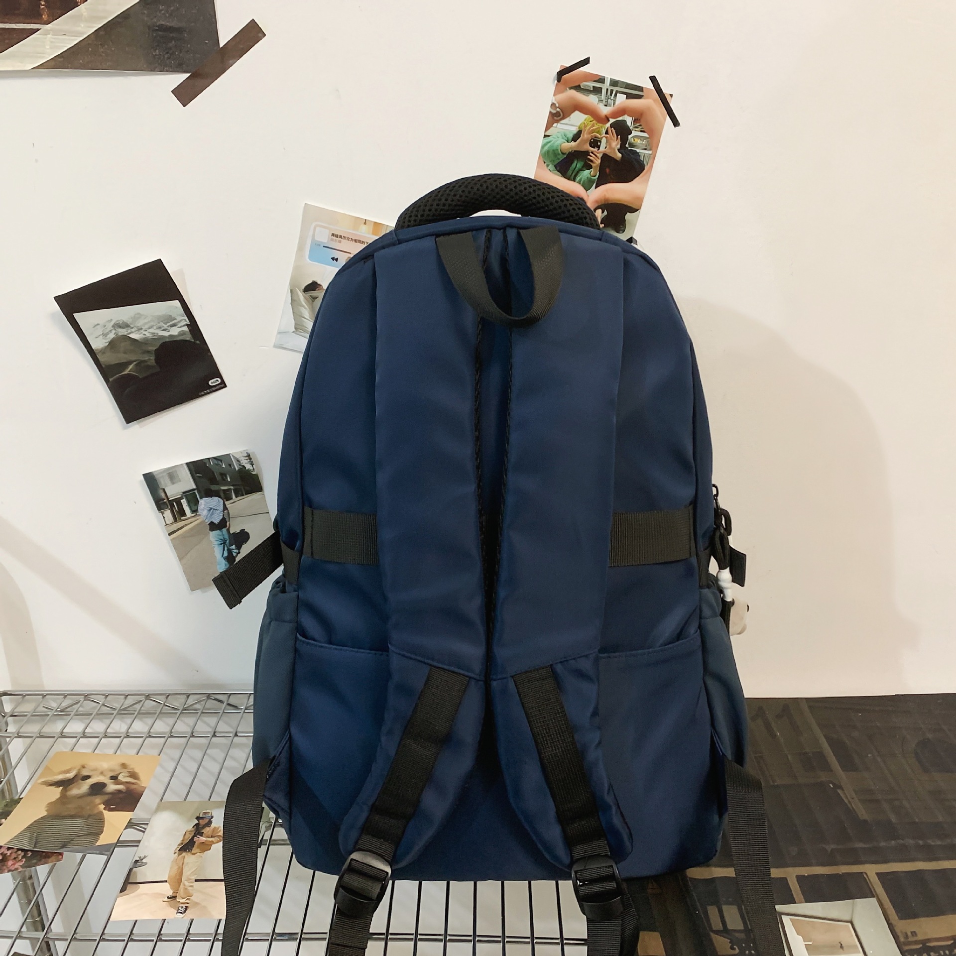A new cross-border outdoor sports backpack for men, a cool Korean style Instagram workwear trend, and a casual backpack for college students and couples Specification drawing