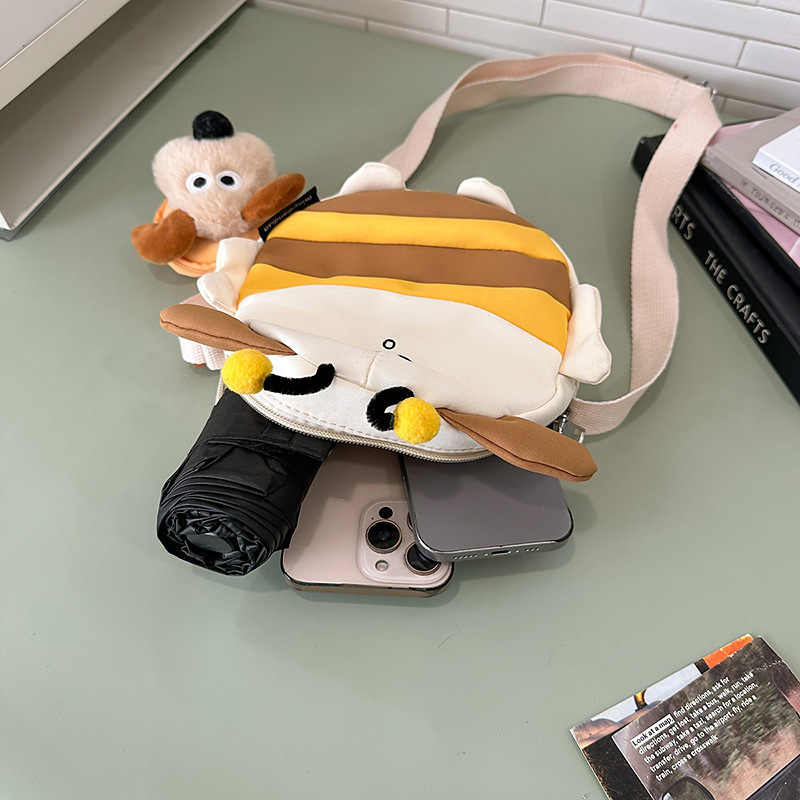 New high-quality, fresh, sweet, cute and funny puppy crossbody bag for grades 1-3, lightweight and versatile crossbody bag for commuting Application Scenario
