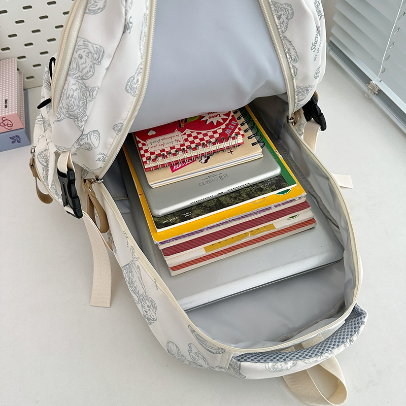 A new high-appearance-level, fresh and cute bear backpack from Korean Instagram, a large-capacity casual backpack for junior and senior high school students Application Scenario