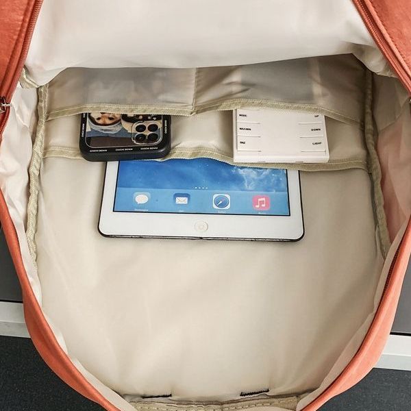 New schoolbag for women, large-capacity trendy couple travel backpack, practical multi-layer backpack for junior and senior high school students Application Scenario
