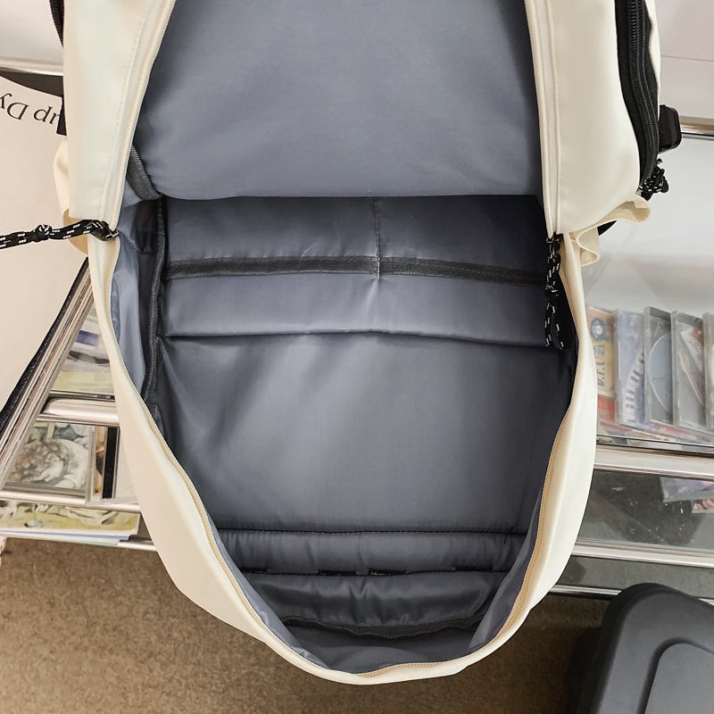 New high-capacity travel backpack for boys in summer 2024, lightweight backpack for girls, and backpack for high school and college students Application Scenario