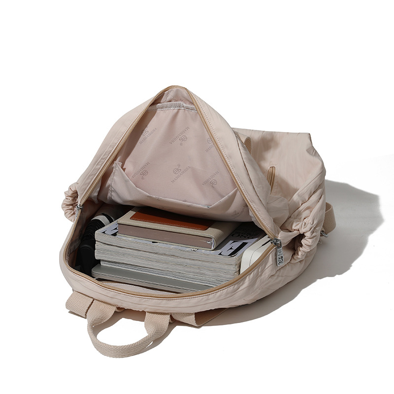 A new Korean-style Instagram backpack with a high aesthetic level, featuring a casual, simple and lightweight design for couples and a large capacity for travel Application Scenario