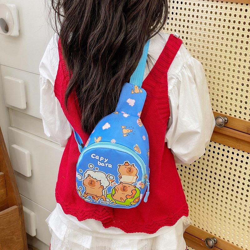 Wholesale of 2025 new fashionable and individualistic street travel storage bags, children's bags, casual and niche single-shoulder crossbody bags Application Scenario