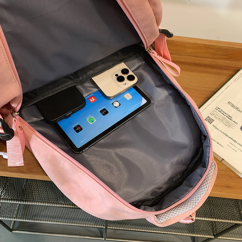The new men's large-capacity, trendy and cool couple's casual travel backpack is sturdy and durable. It is a backpack for teenagers and students Application Scenario