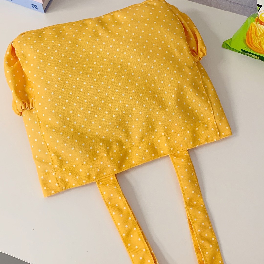 A new Korean-style Instagram bag with a high level of appearance, fresh, sweet and cute polka dot tote transparent balm bag and a lightweight crossbody bag Specification drawing