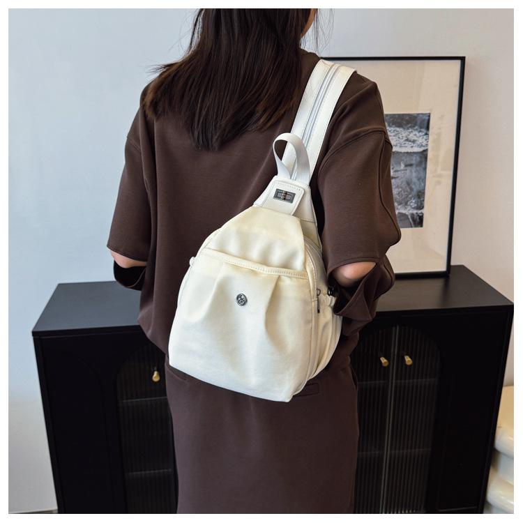 New lightweight and casual backpacks for travel: large-capacity single-shoulder chest bag, versatile crossbody bag, sporty and fashionable backpack full figure