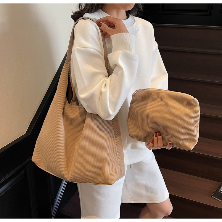 Fashionable and simple single-shoulder bag, Japanese and Korean large-capacity commuter tote bag, casual college student class bag, versatile commuter bag full figure