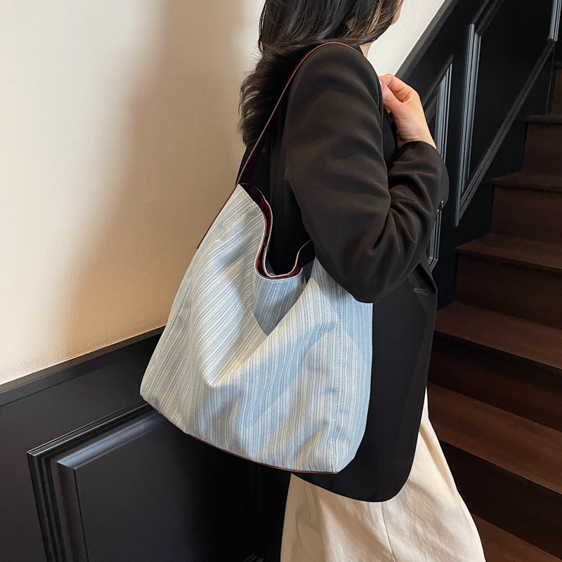 Large-capacity tote bag, simple and versatile striped single-shoulder bag, women's 2025 summer new fashion denim bag trend full figure