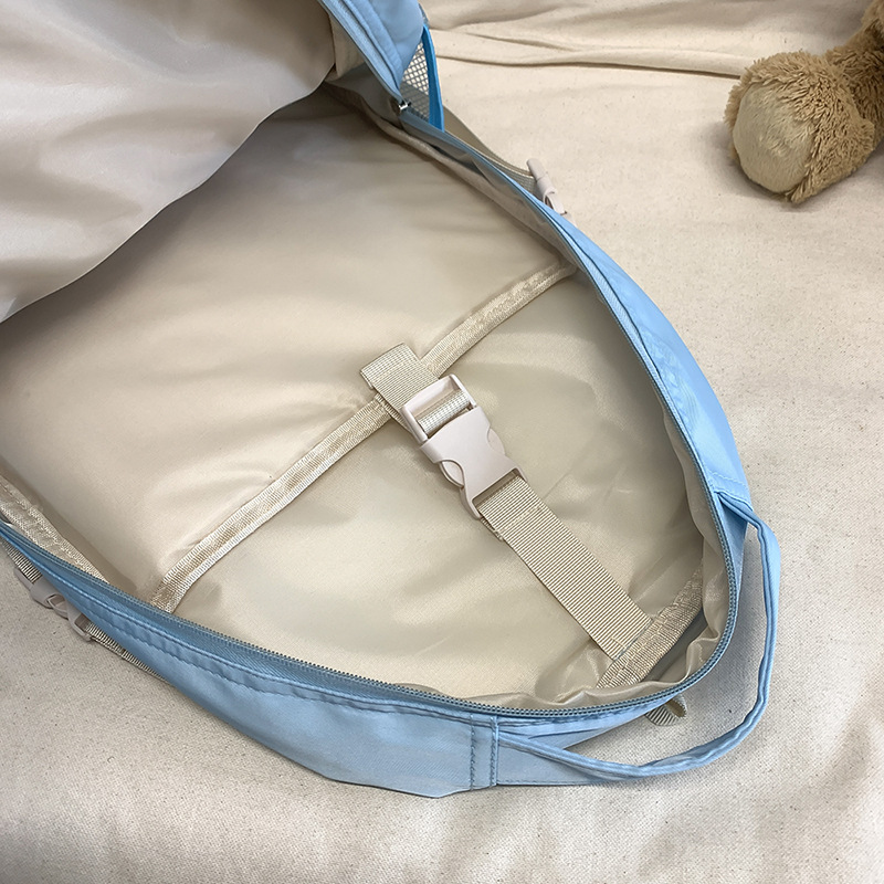 A fresh and stylish, color-blocking, versatile, casual and elegant backpack for women, a new 2025 campus commuting large-capacity computer backpack Application Scenario
