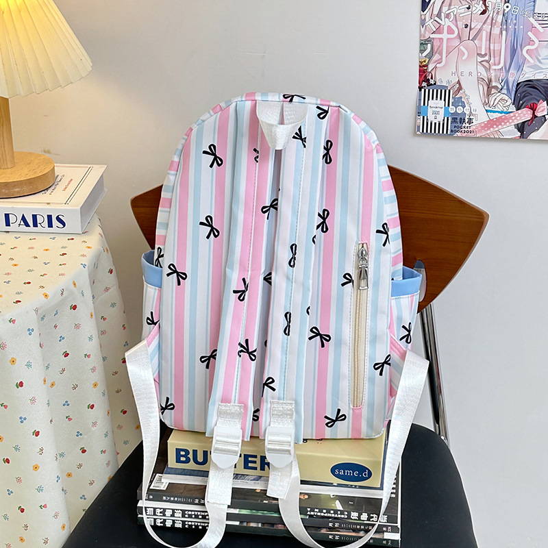 A new high-appeal checkered letter style cute backpack for women's casual commuting, lightweight and versatile, with a large capacity Specification drawing