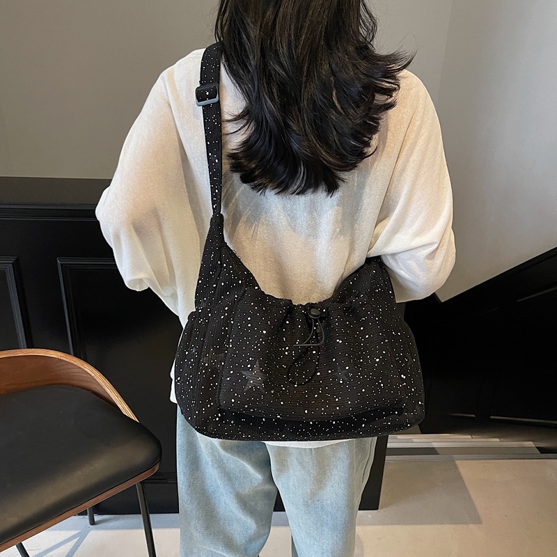 Velvet bag for women, large capacity 2025 new autumn and winter casual single-shoulder fabric bag, college student commuting tote bag details Picture