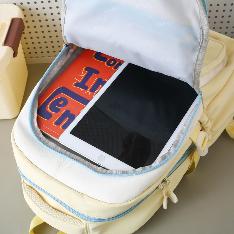 A new high-appeartion-level college style, fresh and sweet color-blocking patchwork tutorial bag, a lightweight travel backpack for junior and senior high school students Application Scenario