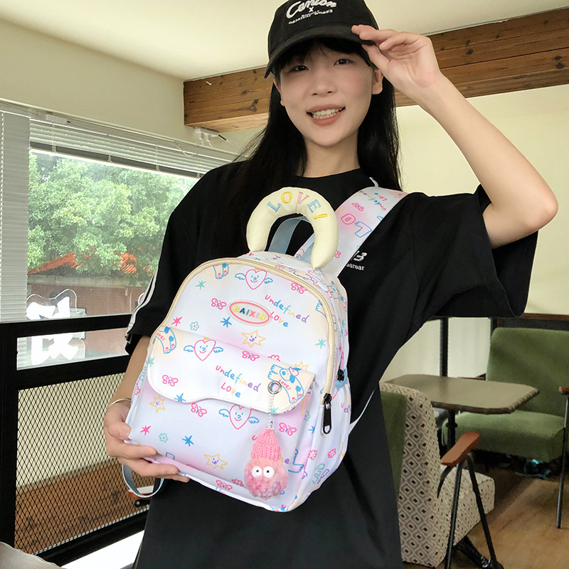 New letter graffiti backpack for cute girls, lightweight backpack for junior and senior high school students, dopamine school bag for primary school students to start school Application Scenario