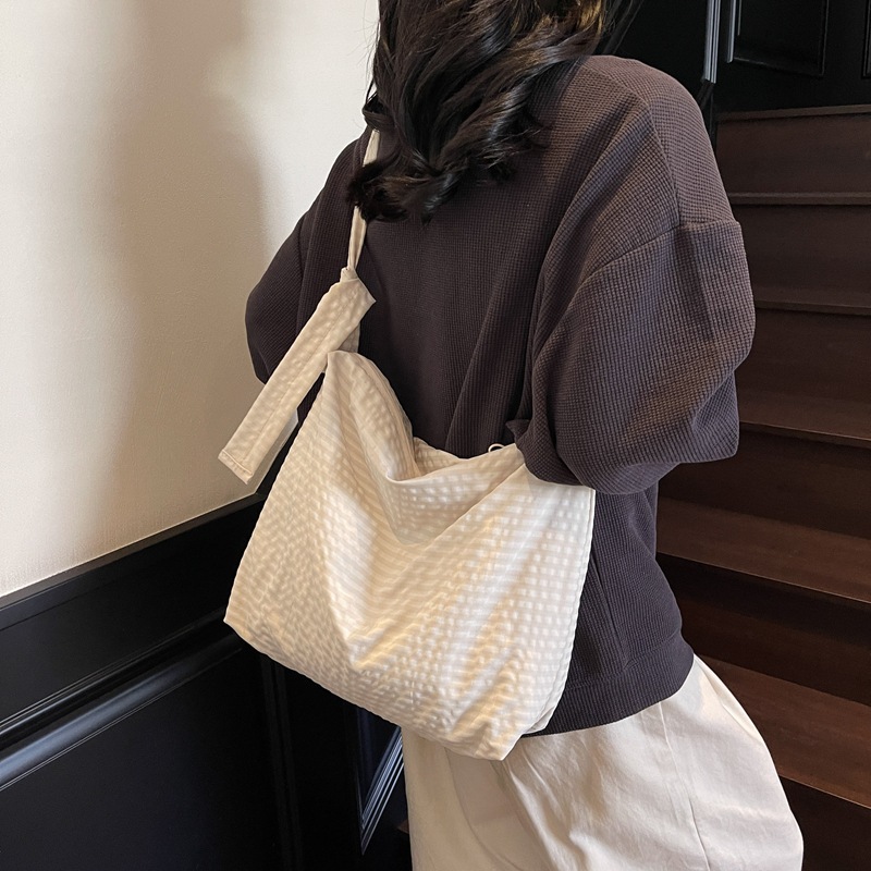 Fashionable and casual large-capacity tote bag 2025 new Korean style trendy and versatile single-shoulder bag for women's commuting to work full figure