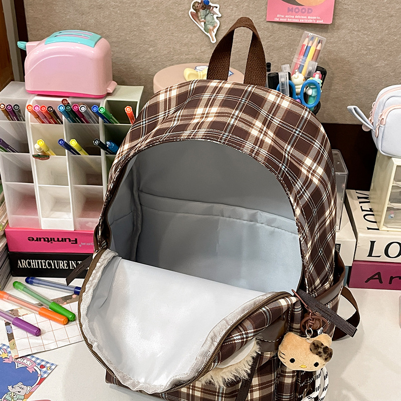 Retro autumn and winter college style Little dog schoolbag on Instagram, versatile for girls with high appearance standards, college students' class backpack Application Scenario