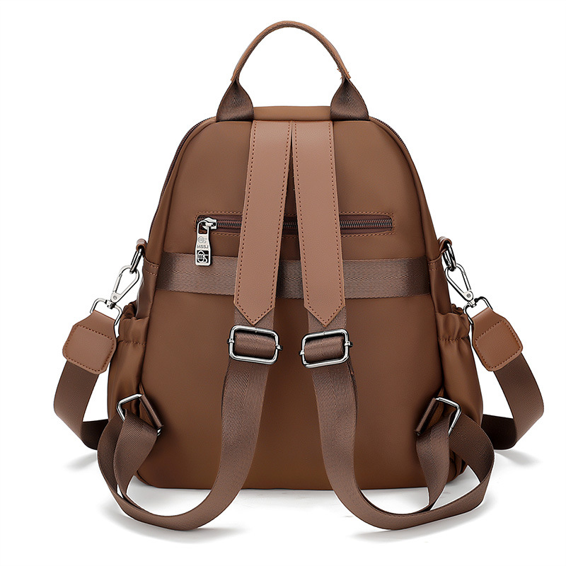 The 2025 new stylish and versatile large-capacity single-shoulder bag is lightweight, casual, and suitable for college students and women during travel and commuting Application Scenario