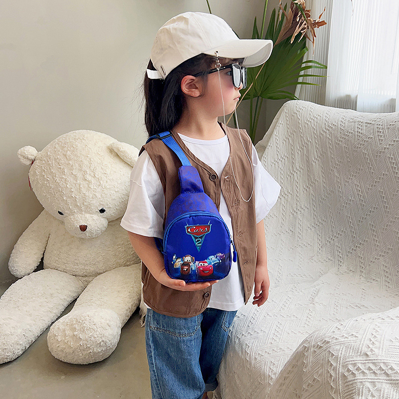 New cool and trendy children's chest bag 2023 Summer travel cartoon boys' and girls' crossbody bag, cute letter single-shoulder bag details Picture