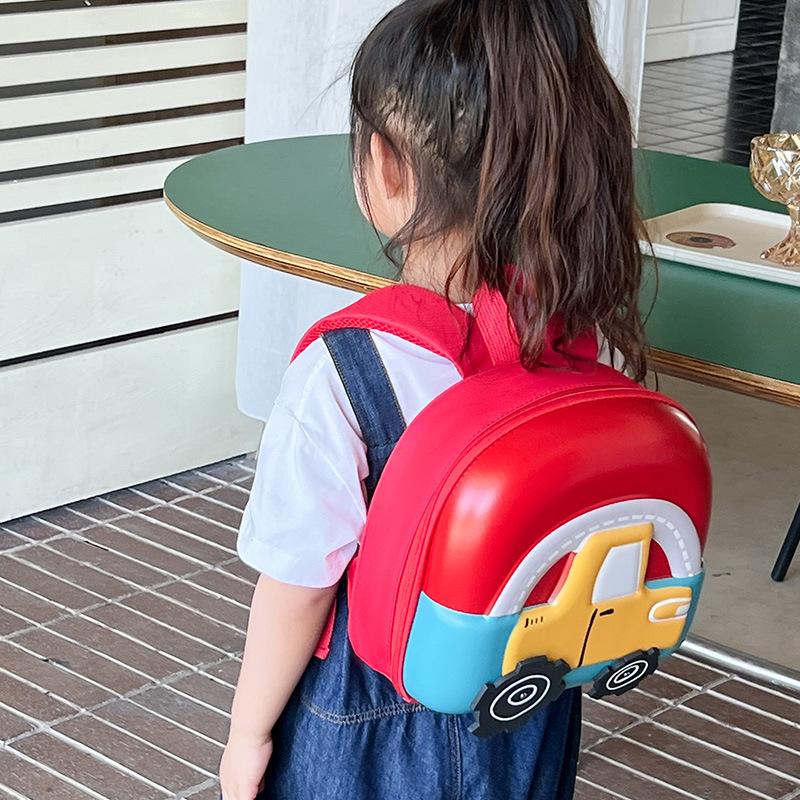 Cross-border kindergarten three-dimensional children's schoolbag, light and cute cartoon girl and baby, double-shoulder eggshell boy and girl backpack Application Scenario