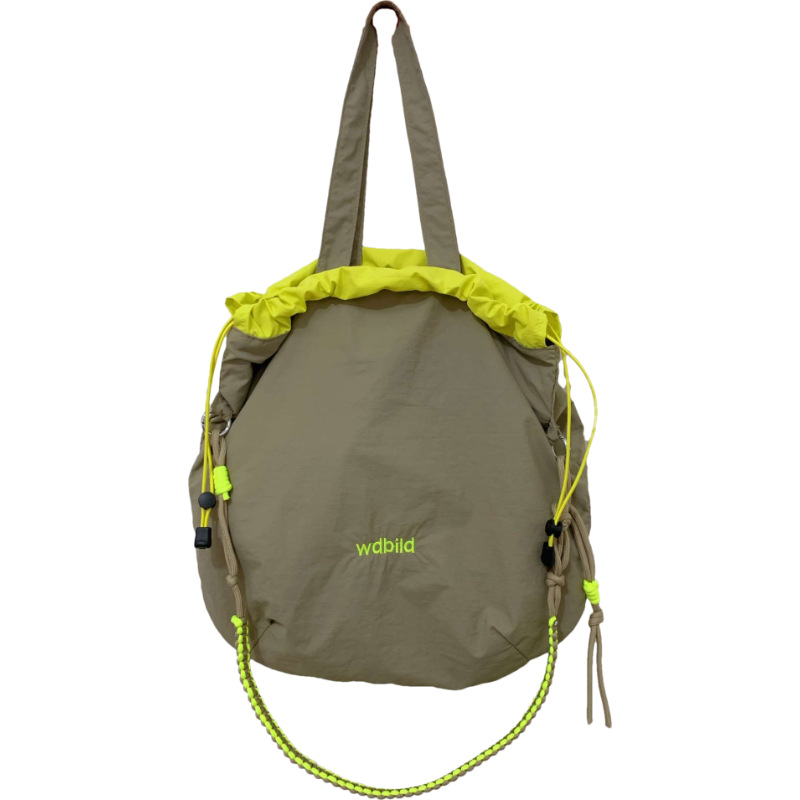 Korean-style water-resistant design lightweight crossbody bag, color-blocked drawstring pocket, drawstring dopamine hand-held shoulder bag Item Picture