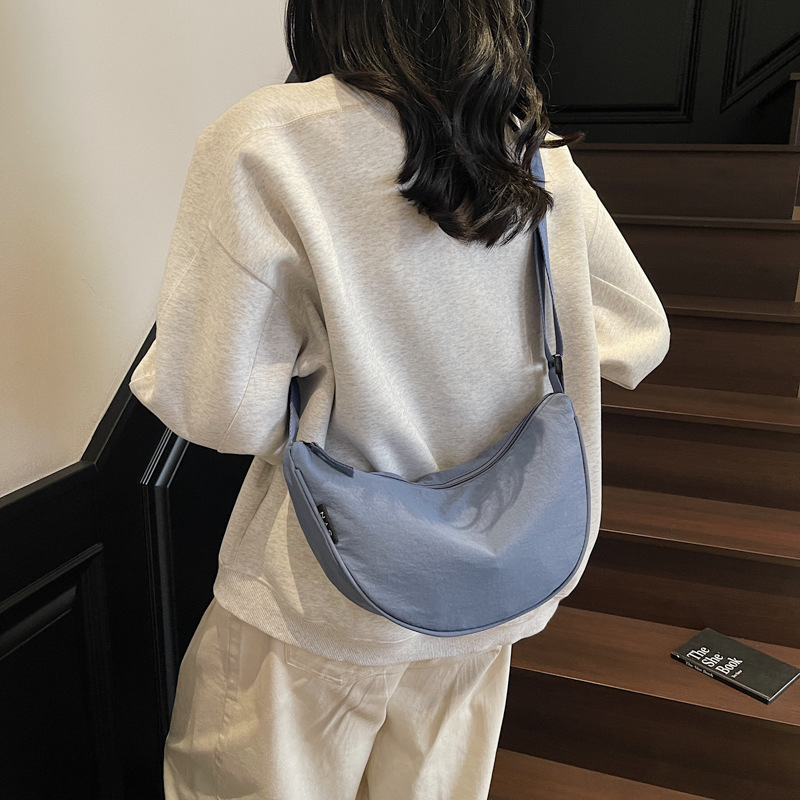 A variety of colors of high-appeal women's crossbody bags, new single-shoulder bags, nylon dumpling bags, women's crossbody bags, and versatile small cloth bags Specification drawing