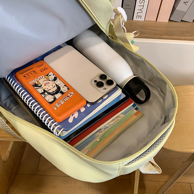 A fresh and cream-colored backpack, a new Japanese-style Instagram backpack with a high level of appearance and sweet prints, is lightweight and versatile Application Scenario