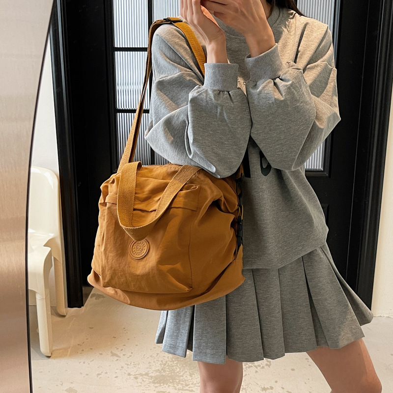 Large-capacity casual canvas handbag for women, 2025 new style student class shoulder bag, simple and versatile crossbody bag details Picture