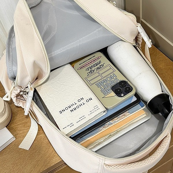 A new Japanese-style ins high-appearance-level fresh and sweet 2D pain-relieving bag, a large-capacity backpack for junior and senior high school students Application Scenario