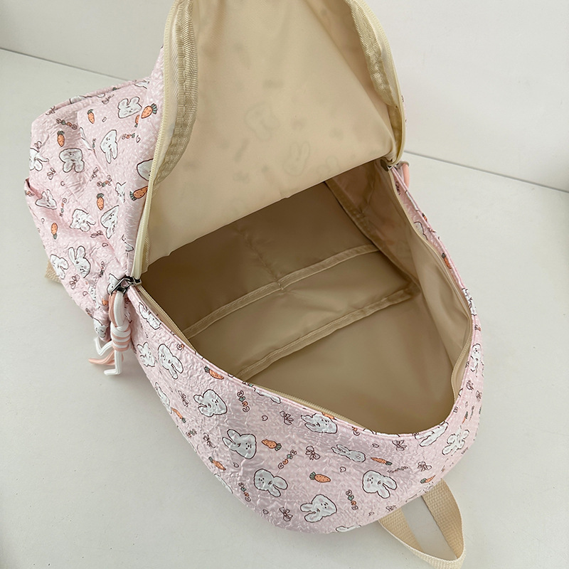 Korean InS-style floral print schoolbag for junior and senior high school students, high appearance level, large-capacity backpack, simple and lightweight campus backpack Application Scenario